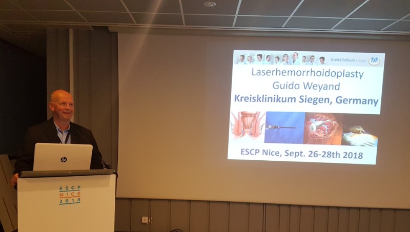 Siegerländer Medizin in Europa: Bei der Tagung der Europäischen Gesellschaft für Koloproktologie (ESCP) in Nizza 2018 informierte Dr. Weyand über die Siegener Ergebnisse der minimal-invasiven Laserhämorrhoidoplastie